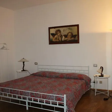 Large Holiday In Como